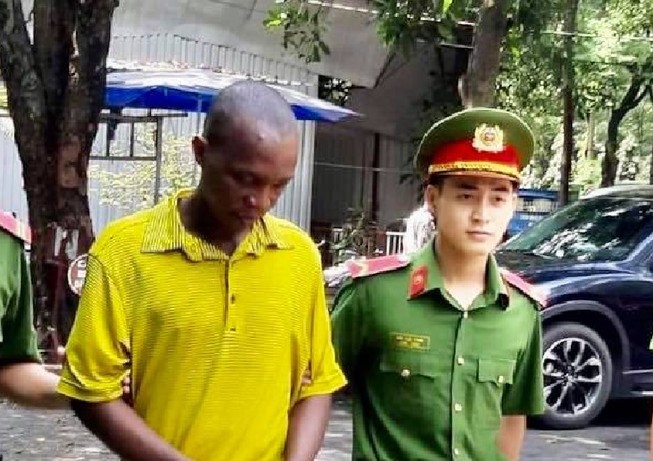 Nhóm người nước ngoài bàn nhau lên mạng lừa tiền tỉ