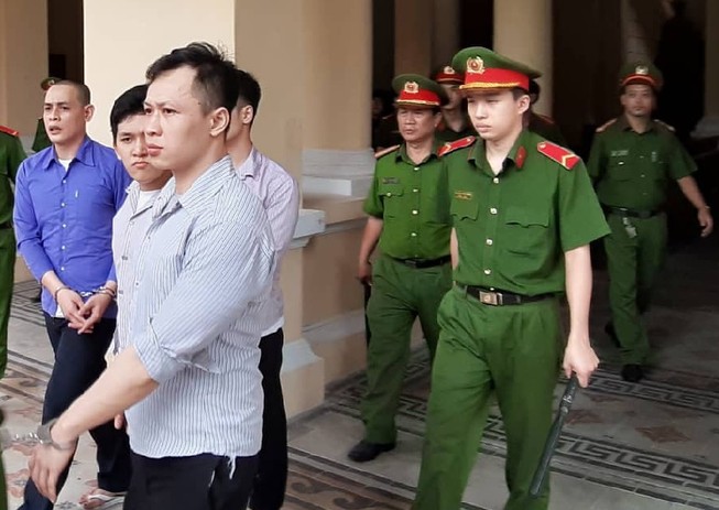 Nhóm cướp táo tợn mặc áo Grab, GoViet