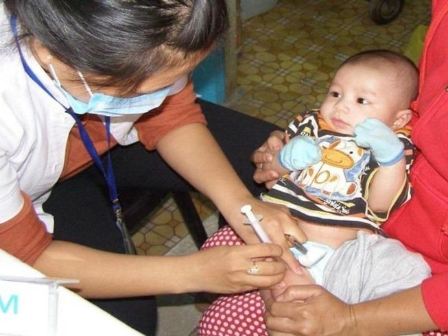Bác sĩ lưu ý tiêm chủng vaccine 5 trong 1 mới cho trẻ