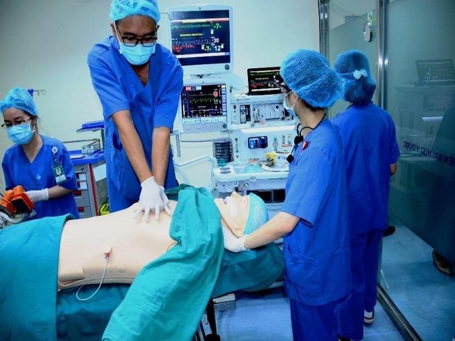 'Bệnh nhân' dạy gây mê hồi sức dễ tính nhất Việt Nam