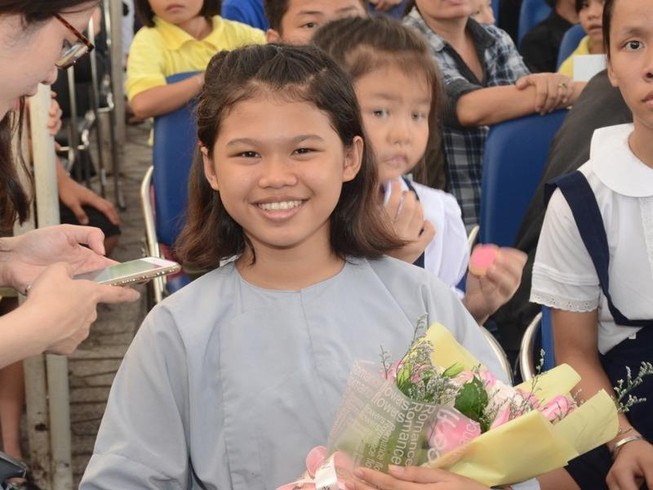 Cô bé bị bỏ rơi mong tìm cha mẹ để báo hiếu
