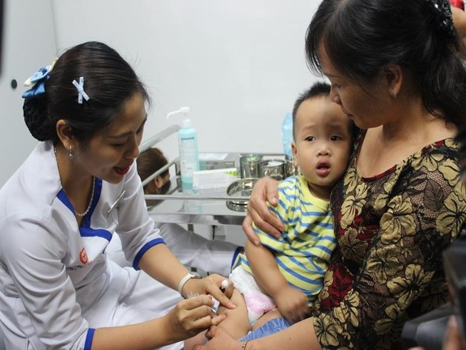 Vaccine 6 trong 1 Hexaxim lần đầu được tiêm tại Việt Nam