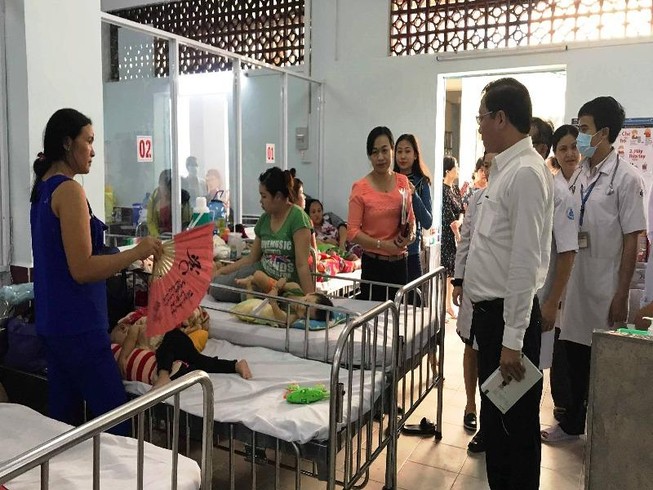Kiểm tra đột xuất 3 BV nhi đang đối mặt với tay chân miệng