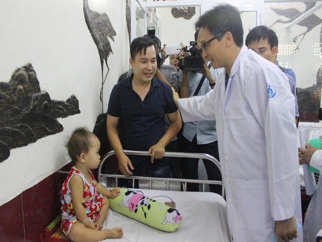 Phó Thủ tướng cám ơn các y, bác sĩ vất vả chống dịch