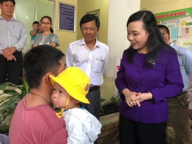 'Đừng mang trẻ bệnh nhẹ lên tuyến trên, tội nghiệp các cháu!'