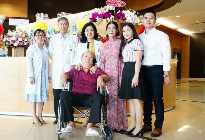 Người 'chủ xị' À ra thế nổi tiếng vừa qua cơn hiểm nghèo