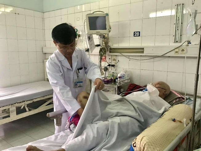 Ít đi lại, cụ ông 85 tuổi mắc bệnh hiếm gặp suýt tử vong