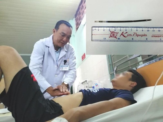 Ruột bút bi 11 cm cắm vào dạ dày vì thanh niên lỡ dại nuốt thử