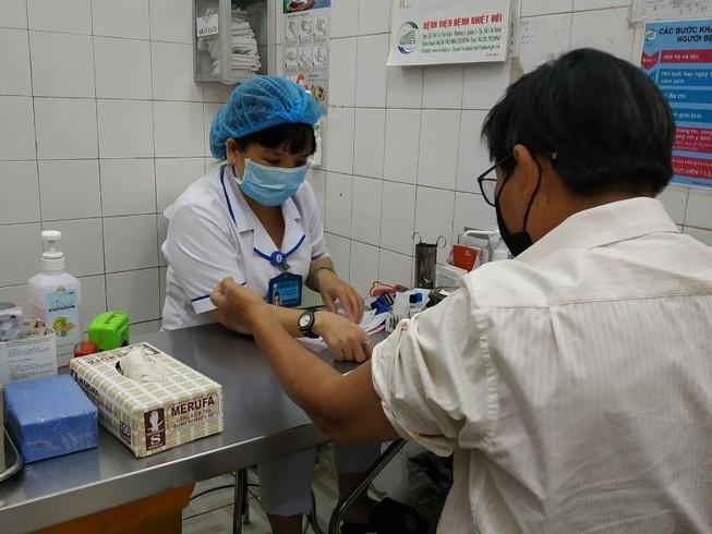 10 người bị kẻ lạ đâm được điều trị phơi nhiễm ra sao?