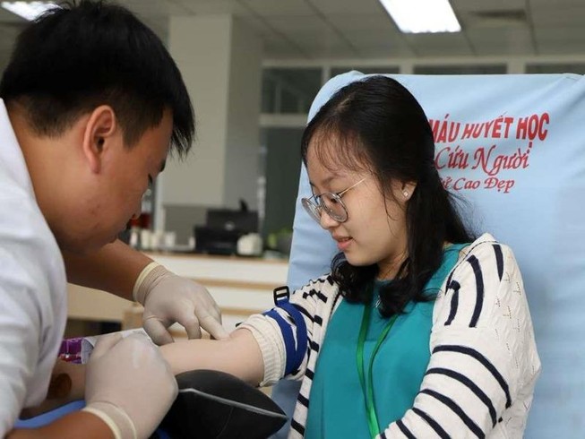 270 nhân viên, y, bác sĩ tham gia hiến máu nhân đạo