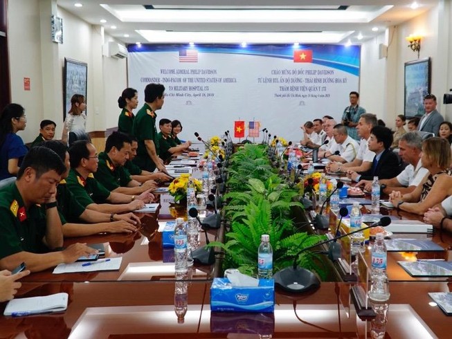 Đô đốc Hoa Kỳ Philip Davidson thăm bệnh viện Quân y 175