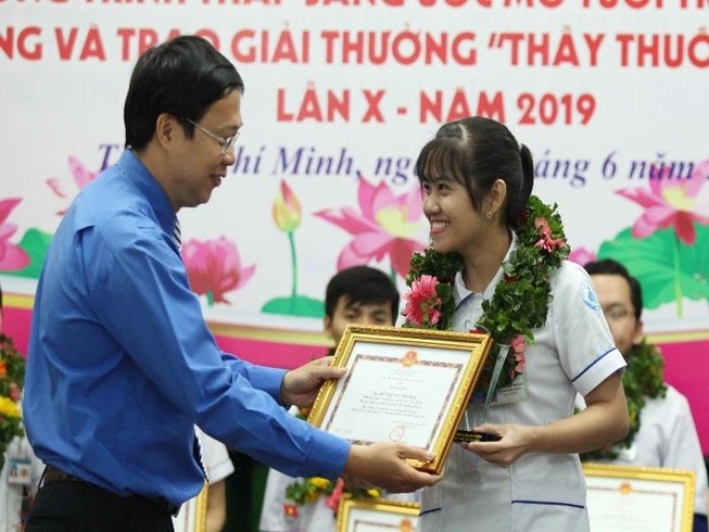 Tuyên dương nhiều thầy thuốc trẻ có sáng kiến thực tiễn