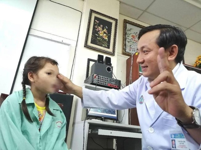 Giải phóng khối u đeo bám bé gái người Cadong 7 năm ròng
