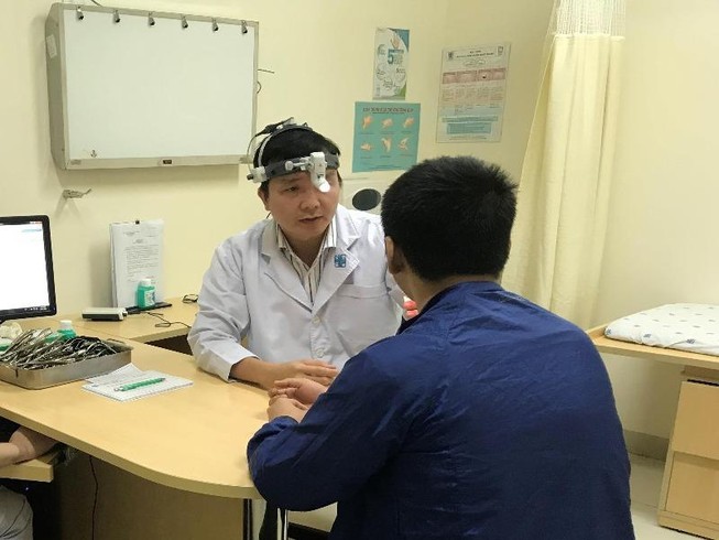 Não tủy bị rò dịch nhưng 'chăm chỉ' trị bệnh viêm mũi 11 năm