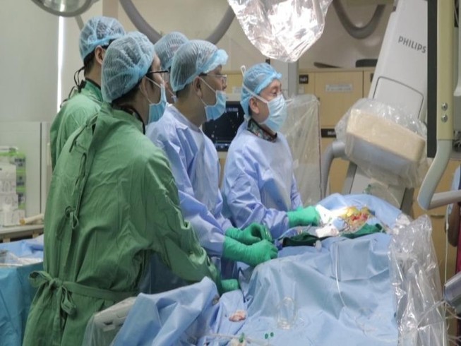 Kỳ diệu phương pháp thay van tim không cần mổ hở ngực