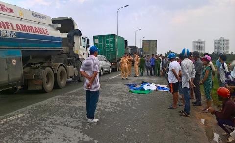Xe đầu kéo va chạm xe máy, một thanh niên tử vong