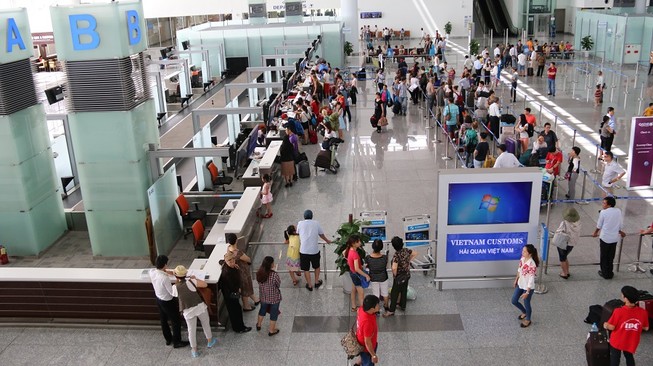 Đi máy bay,hành khách 'dím' tài sản người khác đánh rơi