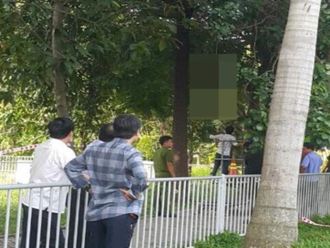 Người đàn ông treo cổ trên cây tại Tân Sơn Nhất