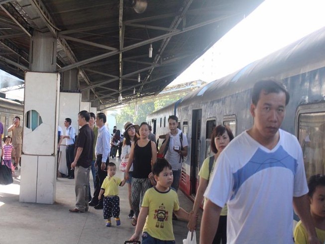 Sạt lở đất, hủy chạy tàu tuyến Hà Nội-Lào Cai