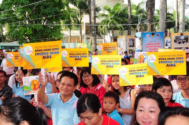 Việt Nam có khoảng 8.000 ca nhiễm HIV mới mỗi năm