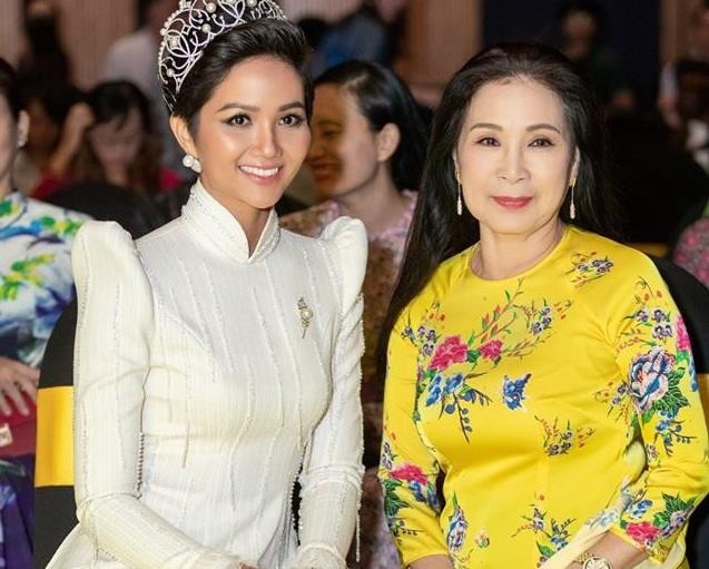 Hoa hậu H'Hen Niê phấn khích khi làm Đại sứ lễ hội áo dài