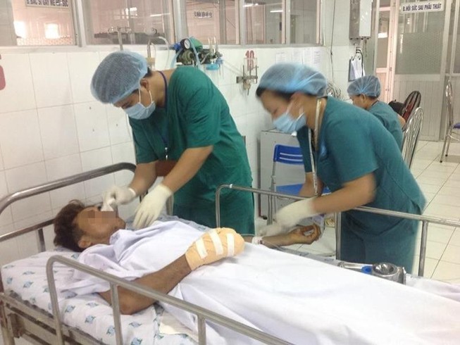 Một người dân Tây Ninh nhập viện vì điện thoại phát nổ