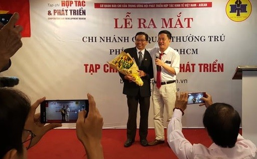 Một luật sư làm đại diện tạp chí Hợp tác & Phát triển phía Nam