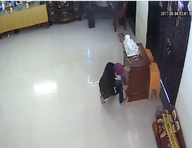 Vào chùa trộm tiền công đức