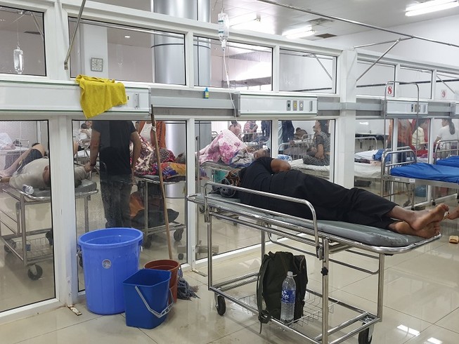 Bệnh viện đầu tư hơn 1.000 tỉ bị… dột