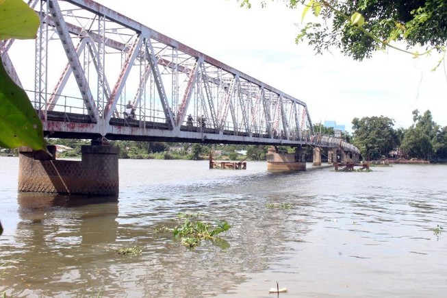 Cầu sắt Phú Long hơn 100 tuổi sẽ được tháo dỡ vào ngày mai