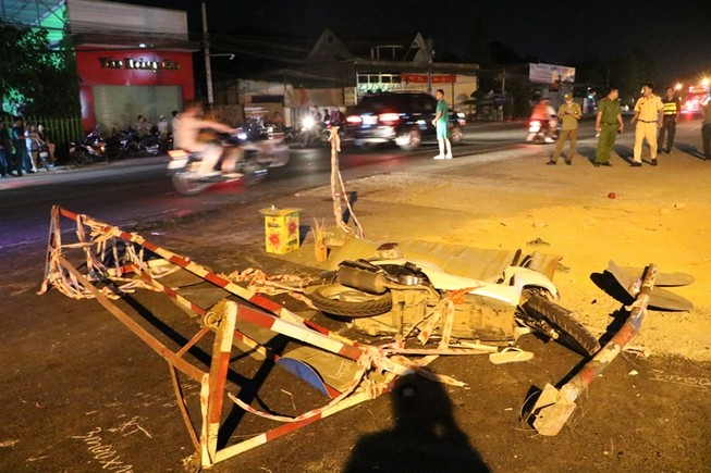 Nam thanh niên chết vì đâm phải rào chắn ở giữa đường