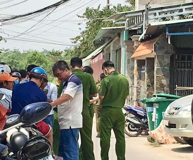 Thi thể nam thanh niên đang phân hủy trong phòng trọ