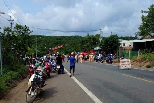 Hai anh em ruột bị xe container đè tử vong