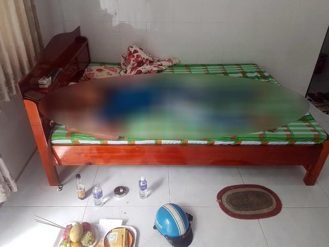 1 phụ nữ rời khỏi nhà nghỉ thì phát hiện thanh niên tử vong