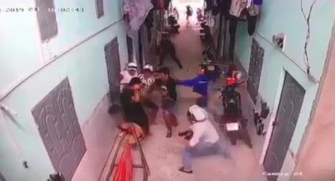 Thanh niên cầm đầu nhóm chém người ở Bình Dương ra đầu thú