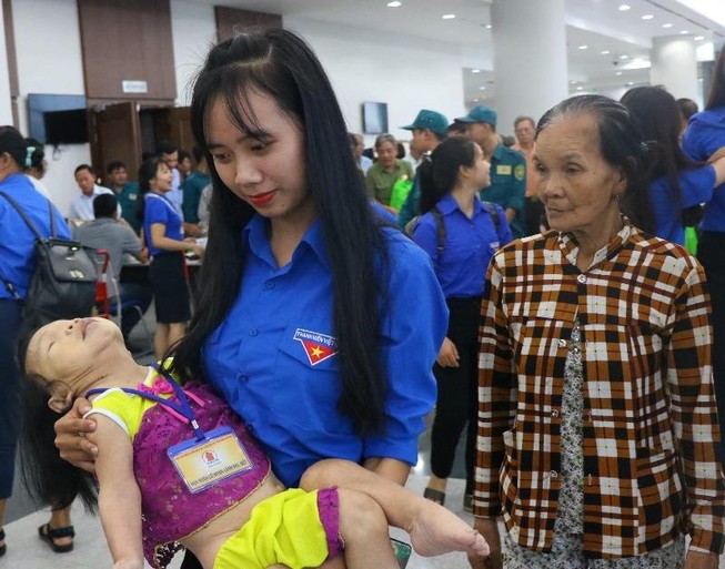 Ủng hộ hơn 8 tỷ đồng cho các nạn nhân chất độc da cam