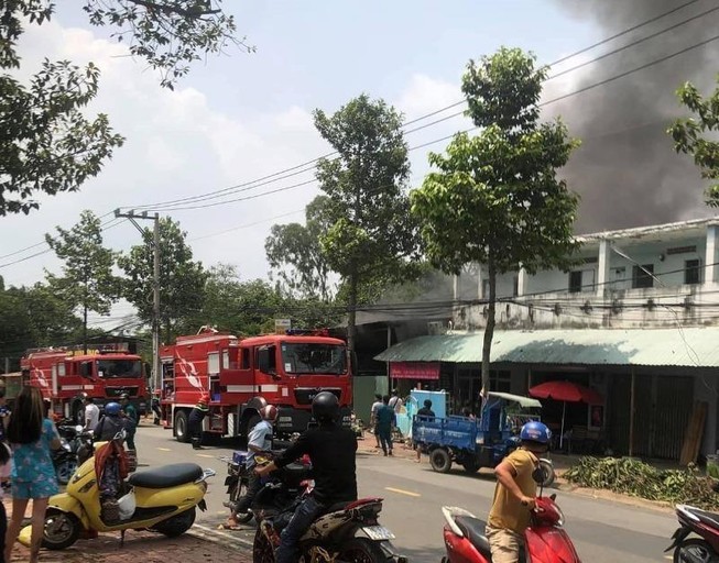 Đang hàn sắt thì bị chập điện, cửa hàng bị thiêu rụi