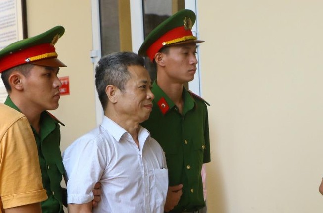 Đang xét xử cựu bí thư thị xã Bến Cát Nguyễn Hồng Khanh 