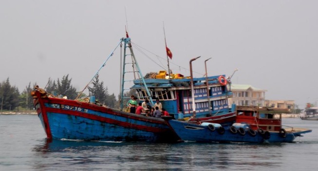 Áp thấp ập đến, Đà Nẵng mưa như trút nước