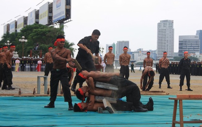 Những màn võ thuật chống khủng bố APEC đẹp mắt
