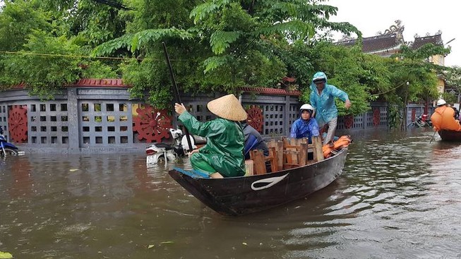 Hội An và vùng trũng Đà Nẵng ngập chìm trong lũ