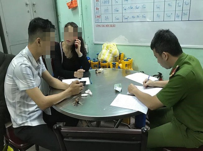 PV báo Giao Thông tố bị bảo vệ quán bar hành hung