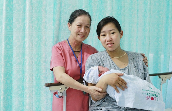 Hy hữu: Sản phụ sinh con trên... xe cấp cứu