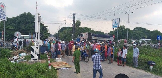 Vượt đường sắt, người đàn ông bị tàu tông tử vong