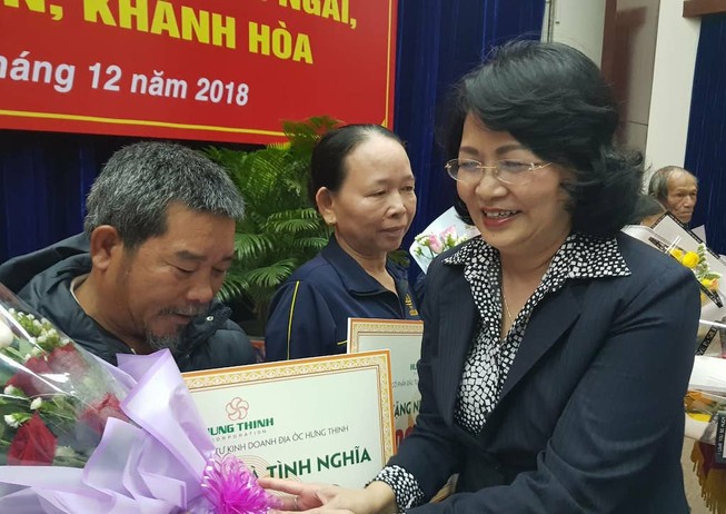 Phó chủ tịch nước trao tặng 500 nhà tình nghĩa cho người nghèo