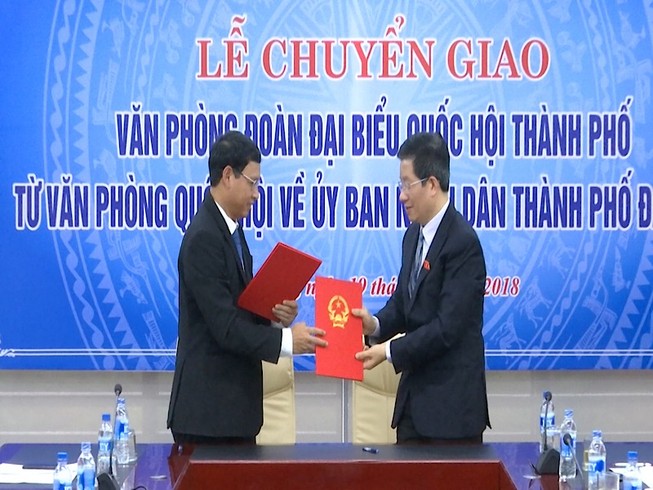 Bàn giao Văn phòng Đoàn ĐBQH về UBND TP Đà Nẵng