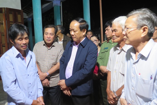 Vụ 7 học sinh đuối nước: Nghẹn ngào bên bãi biển