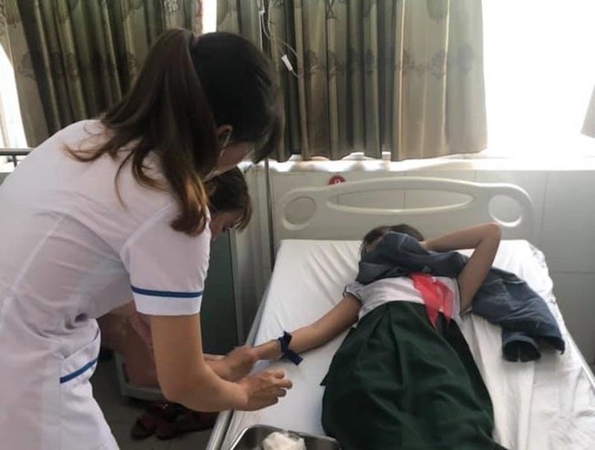 Sau khi uống trà sữa, 16 học sinh nhập viện cấp cứu