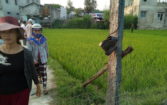 Vợ chết, chồng bất tỉnh giữa đồng nghi bị điện giật