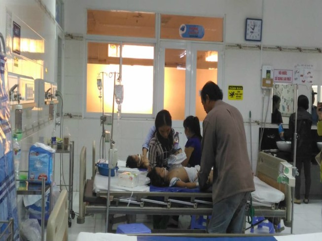 Người cha đầu độc 3 con nhỏ bị khởi tố tội giết người